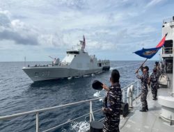 KRI Bung Hatta A-370, KRI Teluk Kupang-519 dan Heli HS-1302 Gelar Latihan di Daerah Operasi