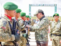 Kunjungi Yon TP 808/Mbaham Matta, Menhan Tekankan Peran TNI Dukung Pembangunan Papua Barat