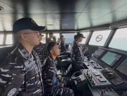 KRI Bung Karno-369 Laksanakan Guide Kapal Perang Inggris HMS Tamar di Teluk Jakarta