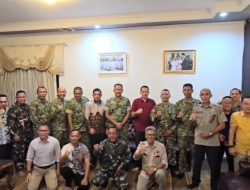 Perkuat Sinergi Cegah Karhutla, Pemkab Landak Makan Malam Bersama Tim Sosialisasi Karhutla Mabes TNI