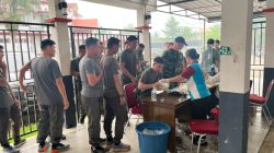 Sambut HUT ke-81 TNI, Kodim 1210/Landak dan Yon Armed 16/TK Gelar Baksos Sembako dan Donor Darah