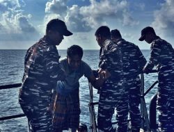 KRI Marlin-877 Berhasil Evakuasi Korban Selamat KLM Nurul Salsa 01 di Kepulauan Selayar