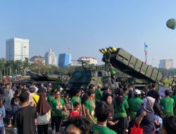 HUT Kostrad ke-65, Masyarakat Antusias Saksikan Pameran Alutsista TNI AD di Kawasan Monas
