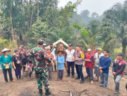 Kolonel Czi Awang Pramila Dialog Langsung dengan Warga Pawis Hilir Bahas Pencegahan Karhutla
