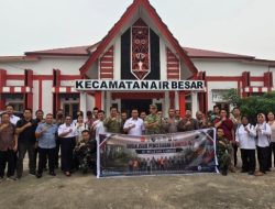 Tim Sosialisasi Karhutla Mabes TNI Turun ke Desa Serimbu, Ajak Warga Jaga Alam dan Kesehatan