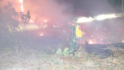 Sinergi TNI-Polri dan Warga, Kebakaran Kebun Sawit di Mamek Bansal Berhasil Dipadamkan