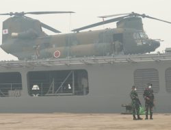 TNI Amankan Kedatangan Kapal JMSDF JS Kunisaki di Pelabuhan Kijing